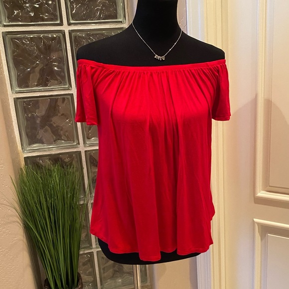 July 4th is coming!!❤️🤍💙. Socialite red off the shoulder flowy top. - Picture 4 of 10